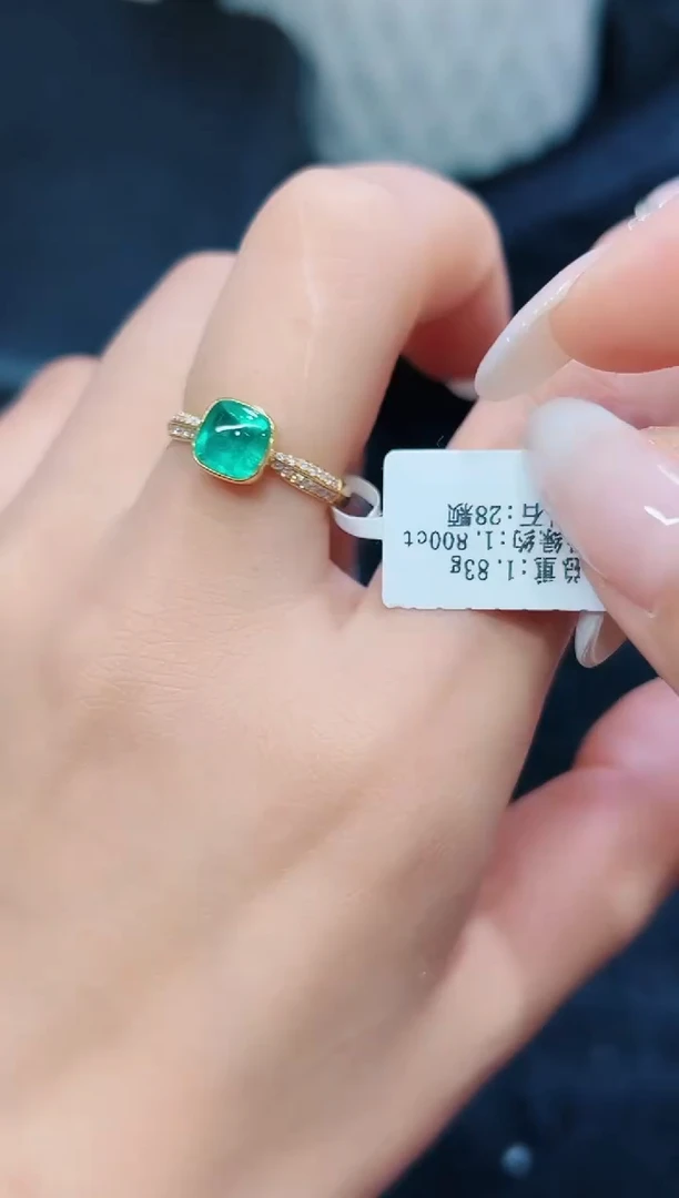 戒指18K金镶嵌祖母绿·