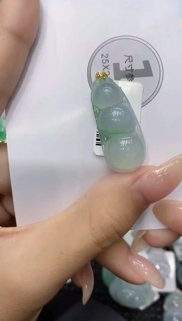 颈饰18K金镶嵌翡翠111111111111