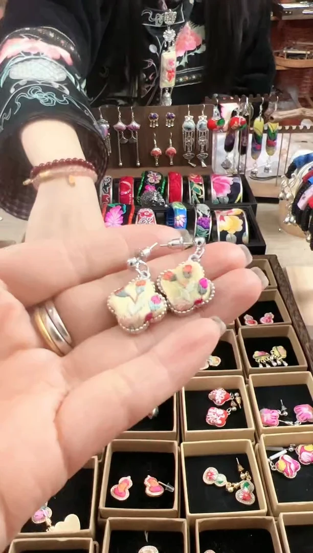 【闪购商品】织绣民族风老绣饰品298