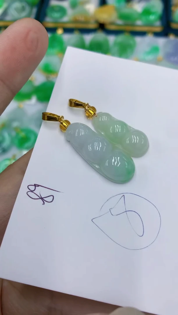 翡翠未镶嵌颈饰1111111111多样性发其一