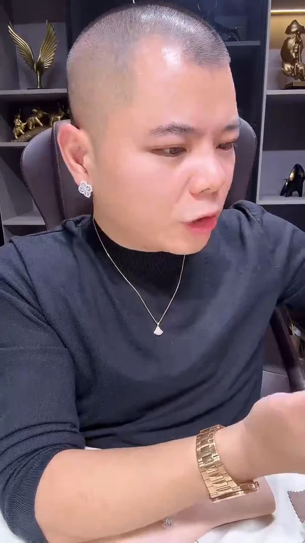 18K金镶嵌颈饰实验室培育钻石18K金镶嵌 颈饰 实验室培育钻石