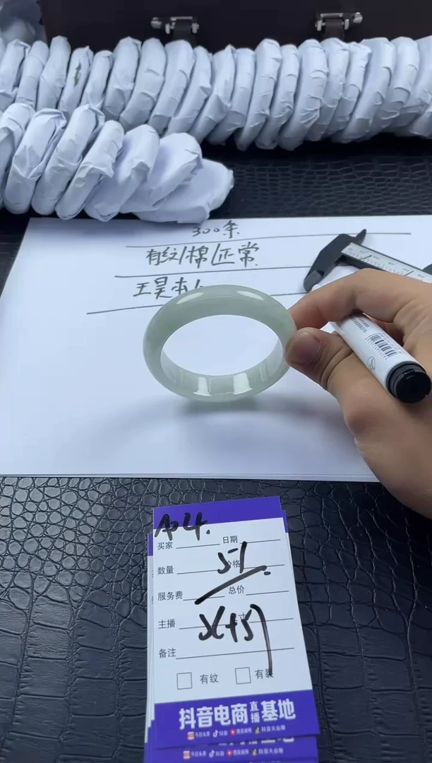 时尚大女王女款精美美人镯A04