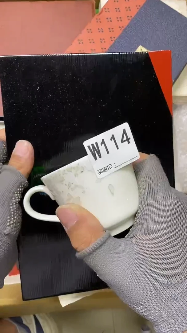 瓷片狮***座W114默认微瑕，谨慎参拍