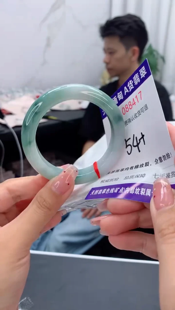未镶嵌手镯翡翠有纹，完美者勿拍