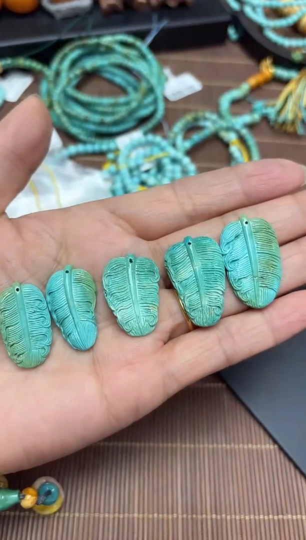 绿松石未镶嵌雕刻多样性发一件雕刻款  羽毛