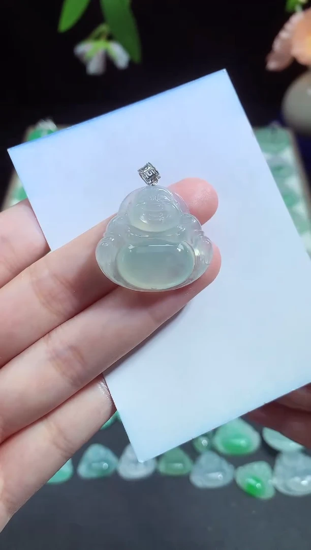 翡翠未镶嵌颈饰佛公