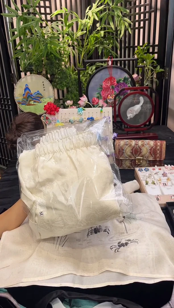 织绣?****?非遗苏绣手工饰品