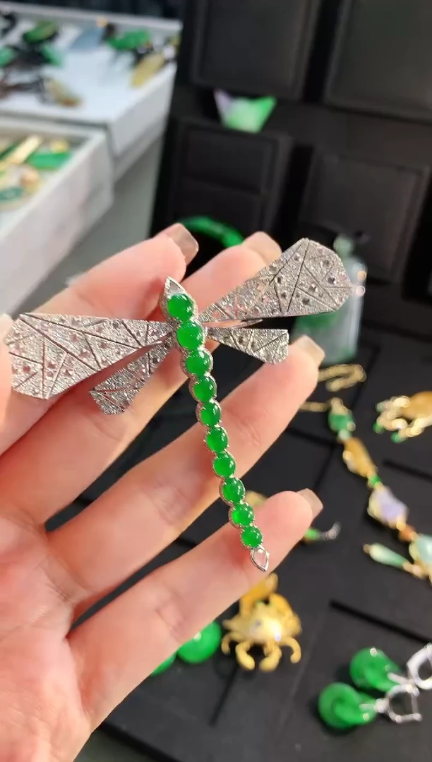 【闪购商品】翡翠吊坠(不含链)18K金镶嵌胸针