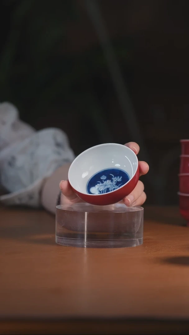 记红内绘荷花主人杯