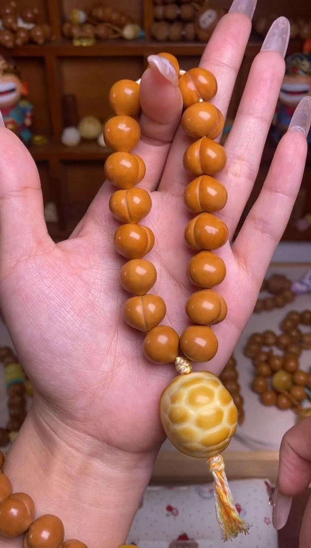 把件猴头核桃玻璃底柯基屁桃➕大富甲持