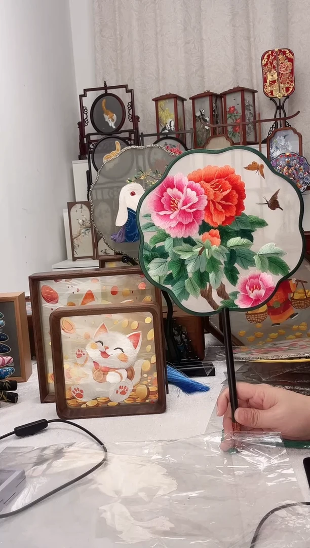 扇子苏绣作品手工团扇