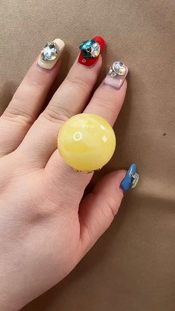 未镶嵌颈饰琥珀戒指