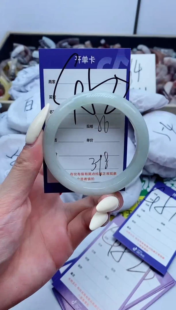 【闪购商品】石英质玉手镯未镶嵌450-56