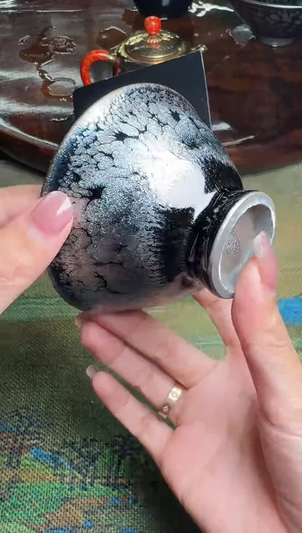 茶盏肖艳黑牡丹75