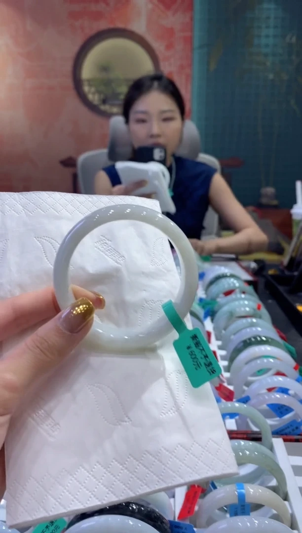 翡翠手镯未镶嵌多人07054