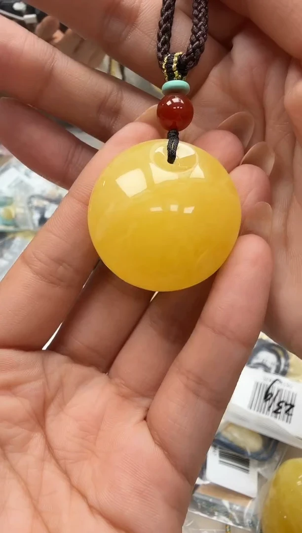 未镶嵌琥珀裸石如图