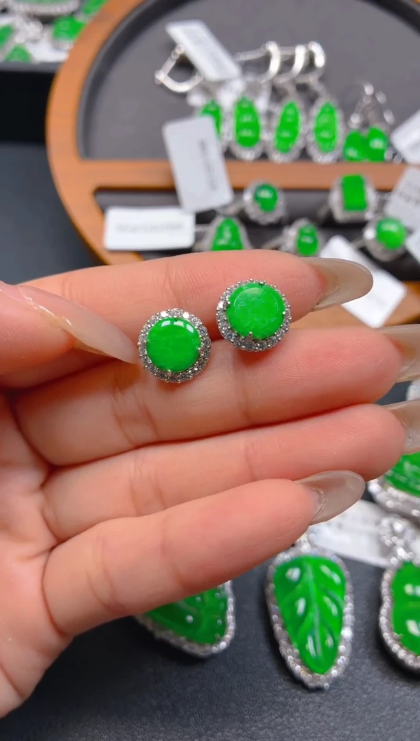 银S925镶嵌翡翠耳饰1