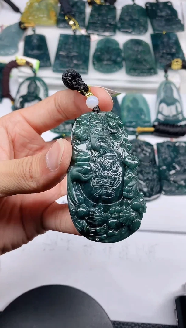 颈饰未镶嵌翡翠
