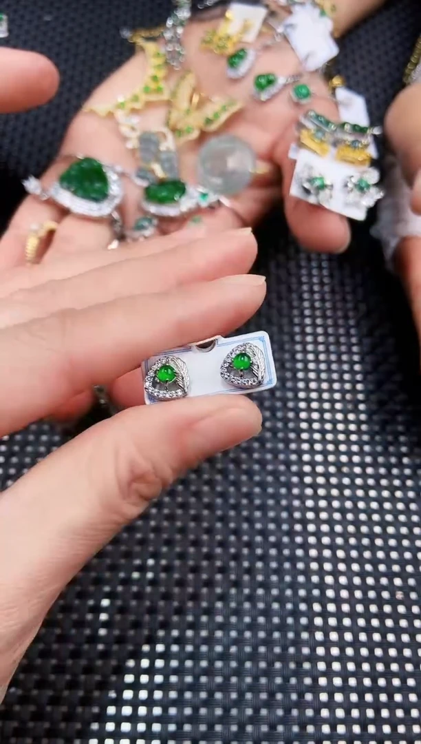 【闪购商品】翡翠耳饰未镶嵌1111111111