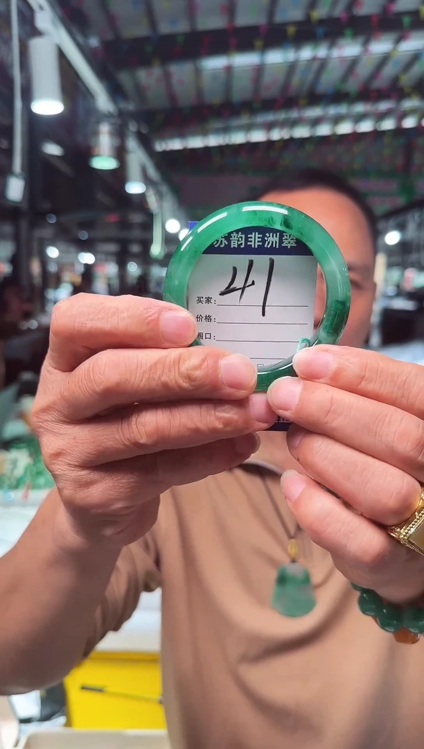 未镶嵌手镯石英质玉（非洲翠）58+