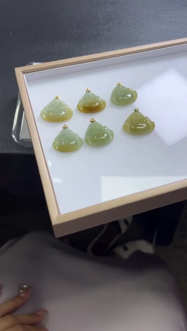 颈饰18K金镶嵌翡翠V156 /多样性发一件/配绳子