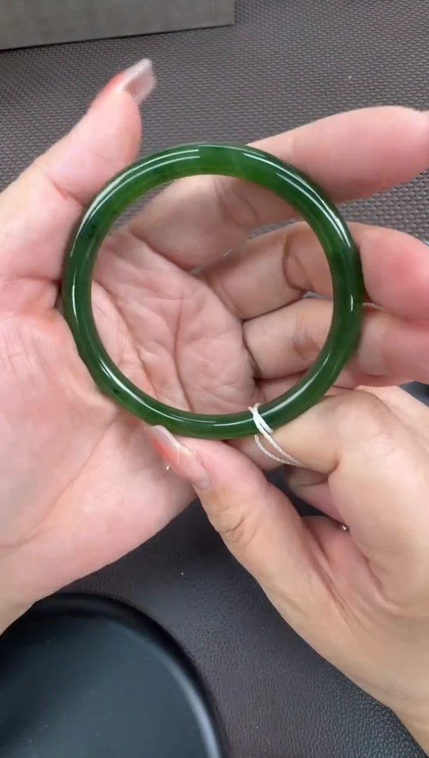 【闪购商品】和田玉手镯未镶嵌56