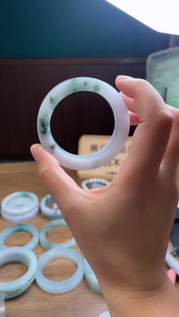 【闪购商品】定制翡翠手镯未镶嵌定制