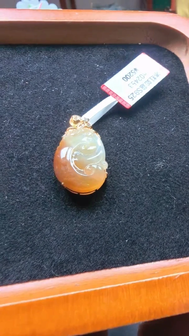 翡翠未镶嵌颈饰h02453-冰红如意