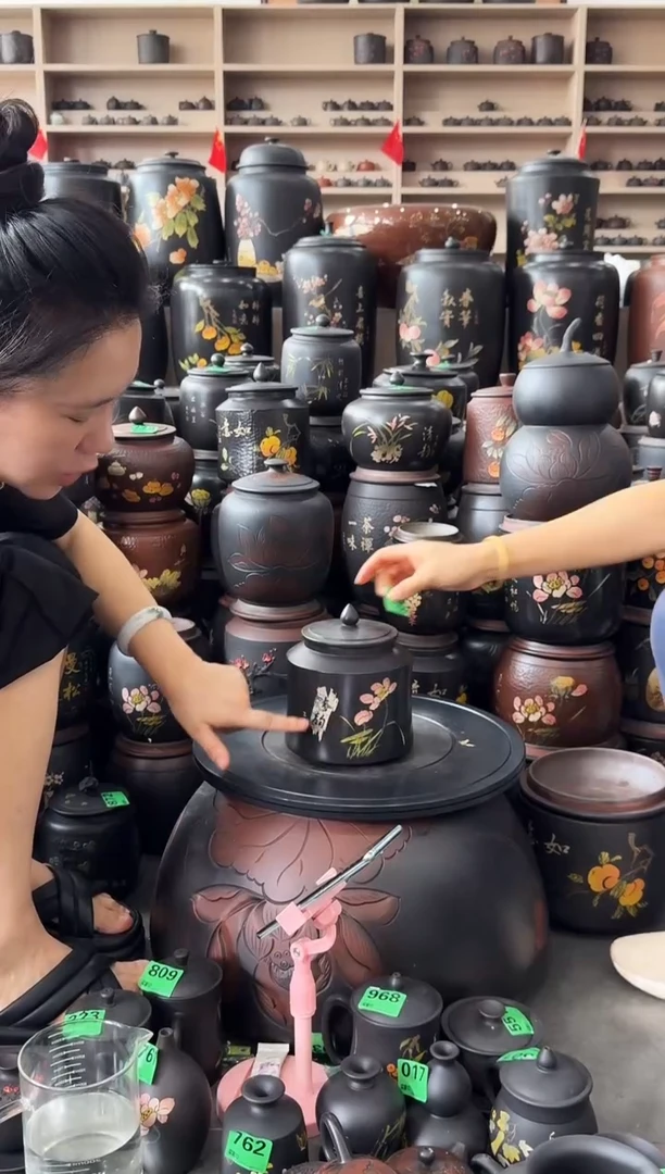 罐瑕疵茶叶罐 小蛮腰彩填  958