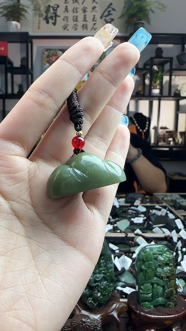 颈饰未镶嵌和田玉山