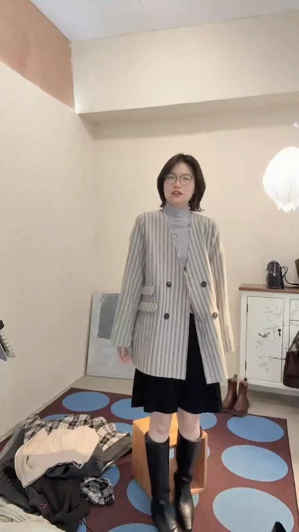 大版中长款 浅杏色条纹西装外套 含毛 单里衬