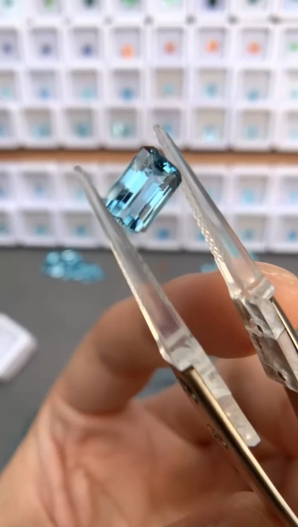 未镶嵌裸石定制海蓝宝石1.76ct 超圣 03120