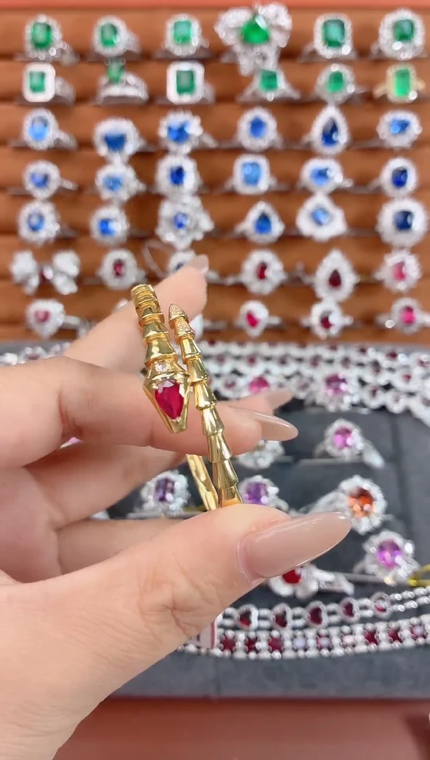 18K金镶嵌手镯红宝石-1克拉