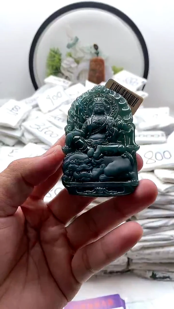 翡翠未镶嵌颈饰文殊