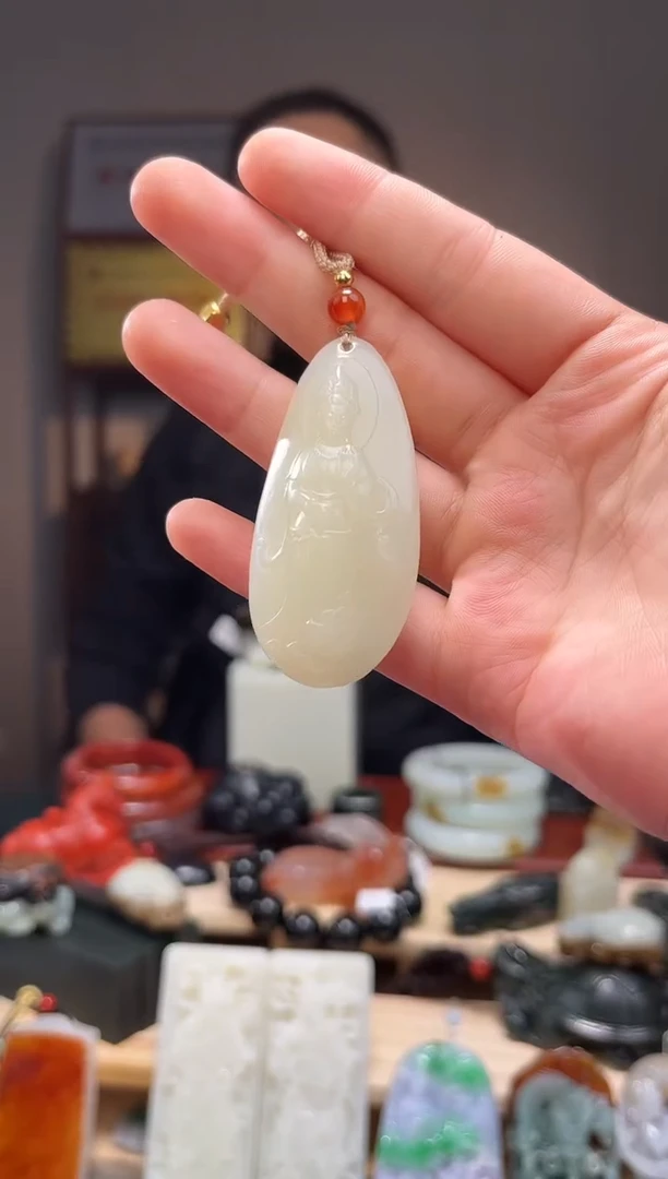 颈饰未镶嵌和田玉吊坠