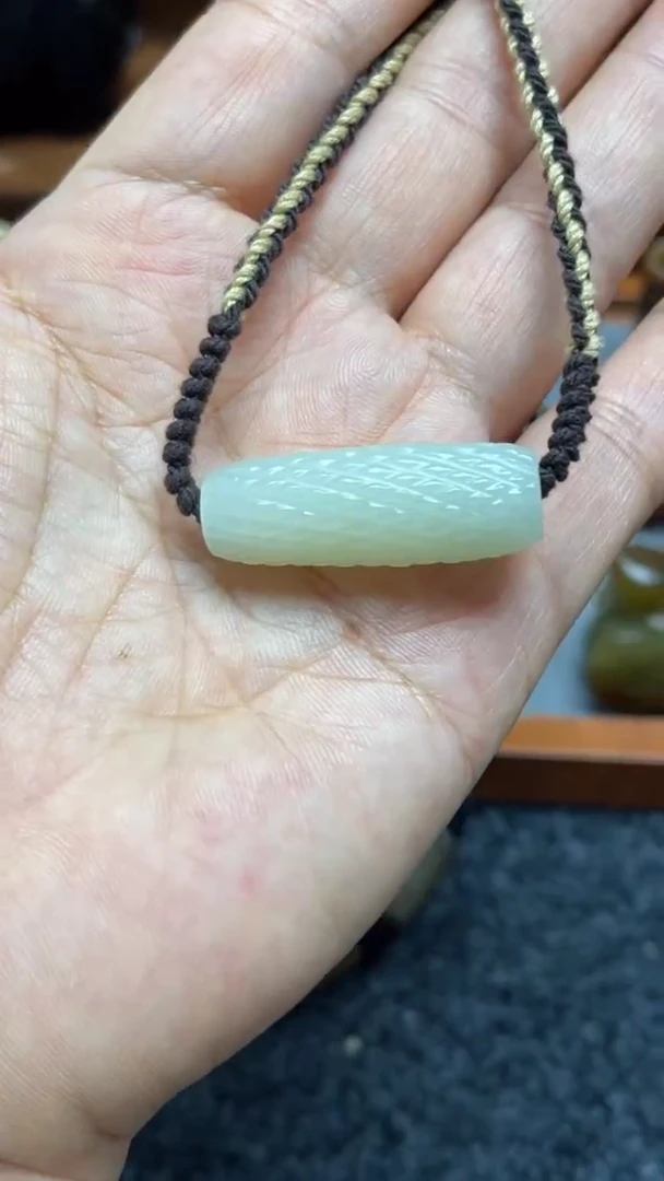 和田玉未镶嵌颈饰1