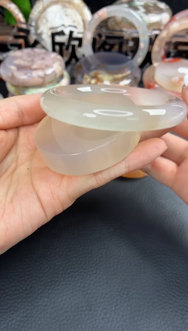 未镶嵌手镯（圆镯）石英质玉58