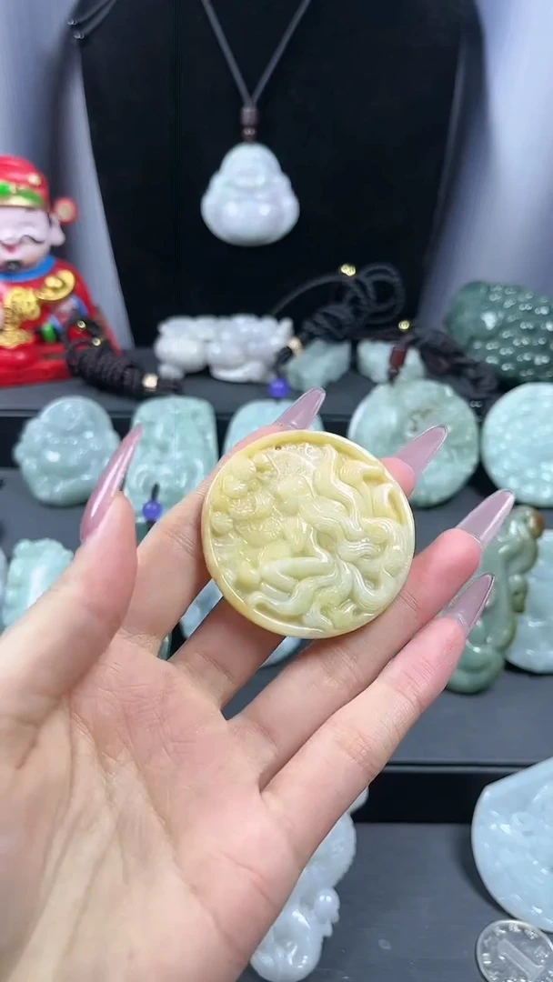 【闪购商品】翡翠颈饰未镶嵌九尾狐