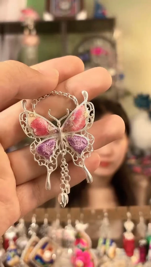 天****️彩云南阁非遗老绣苗银饰品500