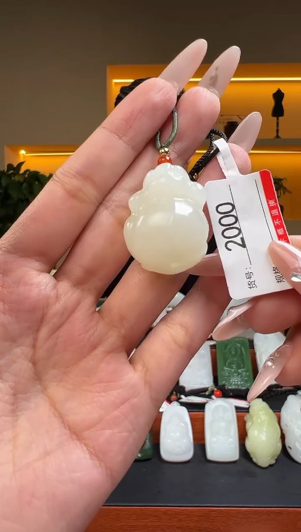 颈饰未镶嵌和田玉1