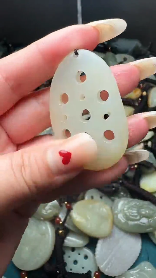 和田玉未镶嵌颈饰1