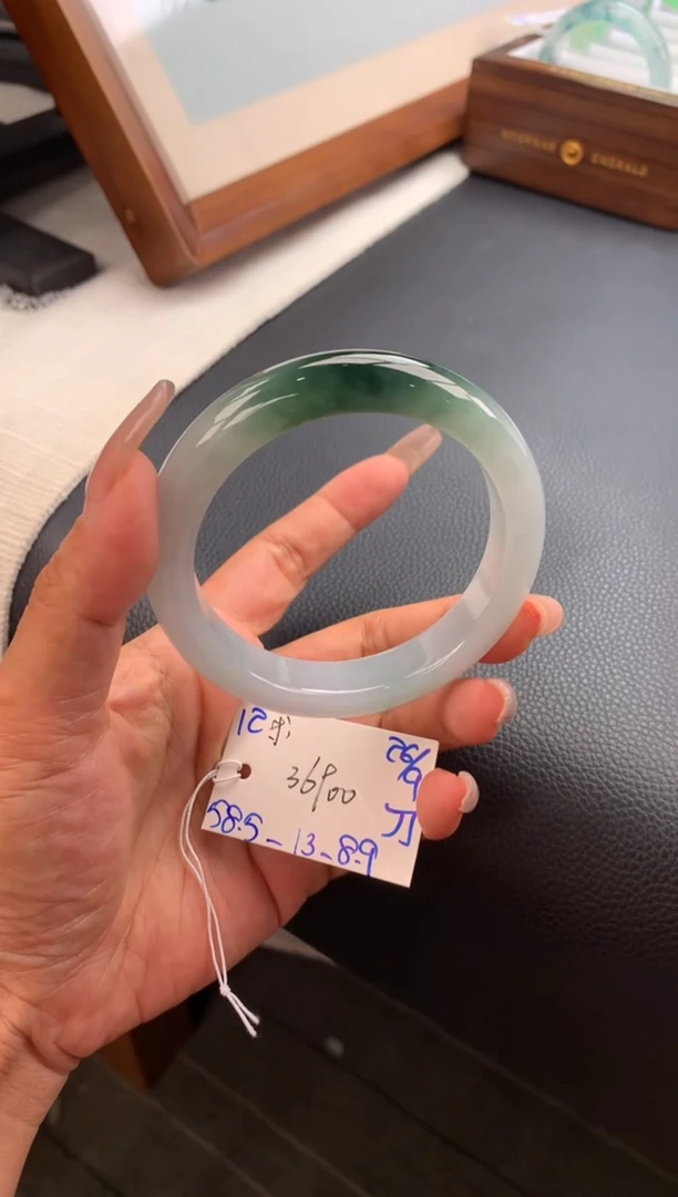 未镶嵌手镯翡翠手镯