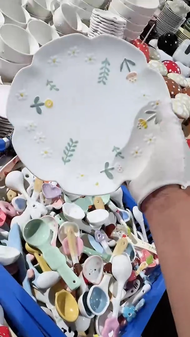 陶瓷小雏菊浅盘微瑕 凑满20元包邮