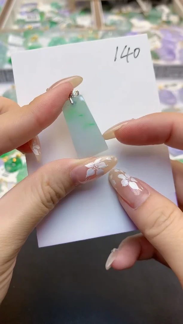 翡翠未镶嵌颈饰天然缅甸a货翡翠