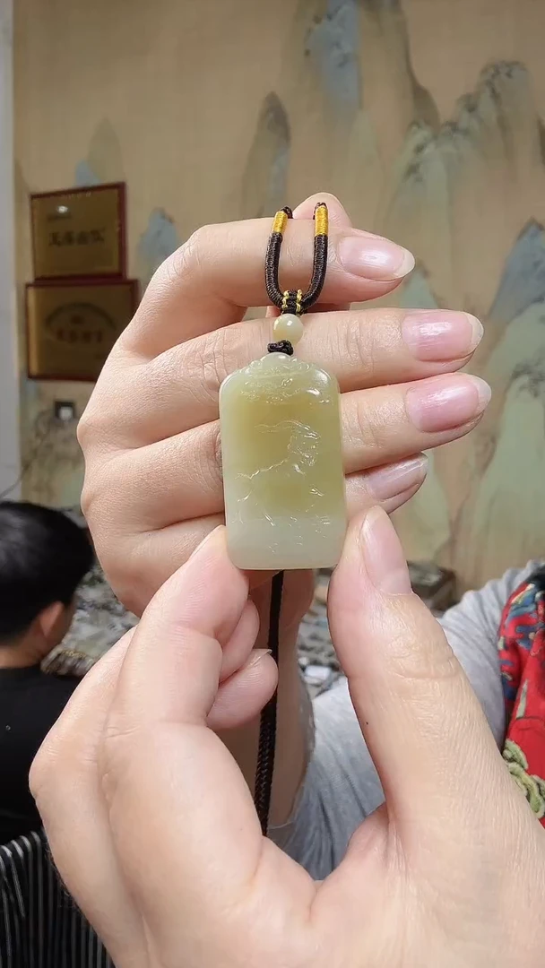 颈饰未镶嵌和田玉.