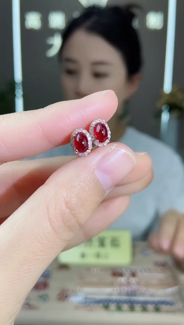 【闪购商品】红宝石耳饰银S925镶嵌耳饰