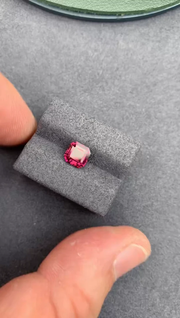 【闪购商品】石榴石裸石未镶嵌1ct 镁铝榴石