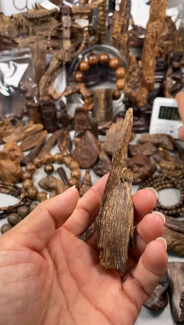 沉香沉香碎屑落* 沉香  越南芽庄