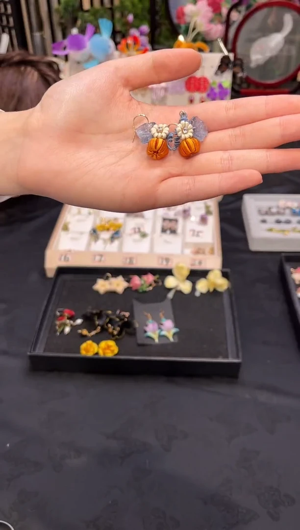 织绣?****?非遗绒花苏绣饰品
