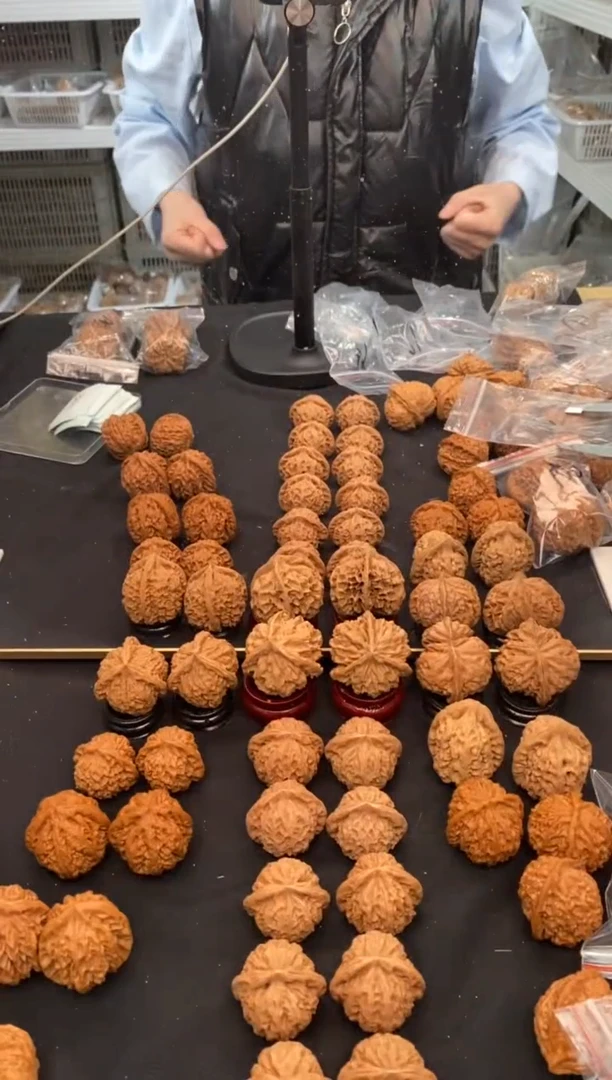 【闪购商品】文玩核桃把件宫灯39/38